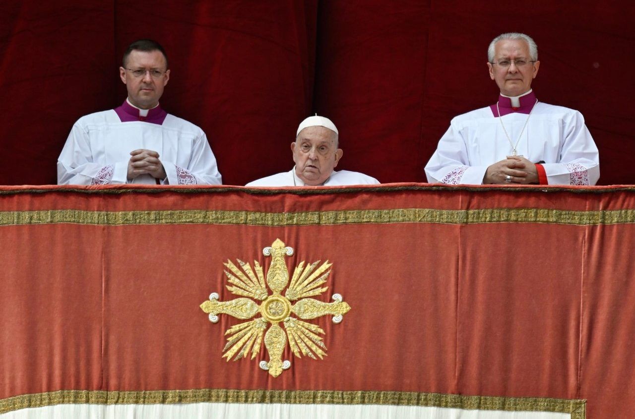 Il Papa sulla Loggia centrale della Basilica di San Pietro